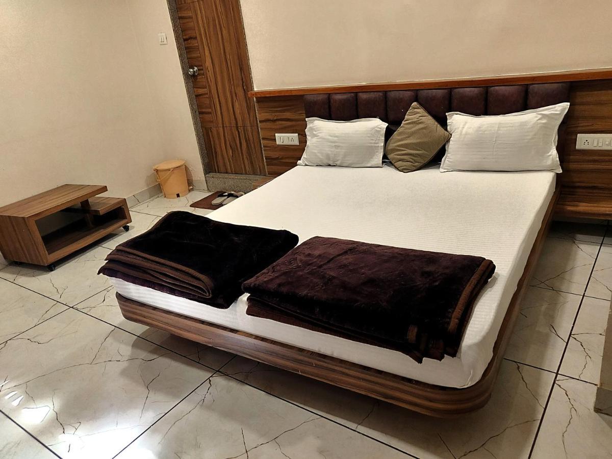 Hotel Milan Ahmedabad Exterior photo
