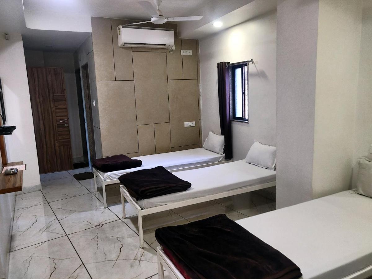 Hotel Milan Ahmedabad Exterior photo